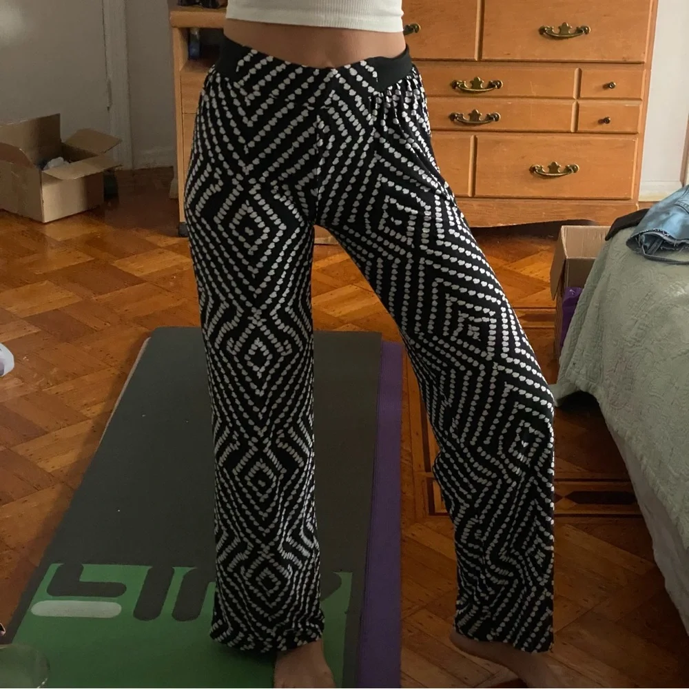 INC International Concepts Monochrome Patterned Pants Chevron Kick Flare Stretch - Picture 5 of 7